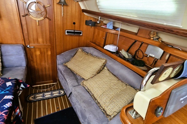 Channel Surfer 41ft Hunter Yacht For Sale