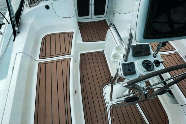 Channel Surfer 41ft Hunter Yacht For Sale