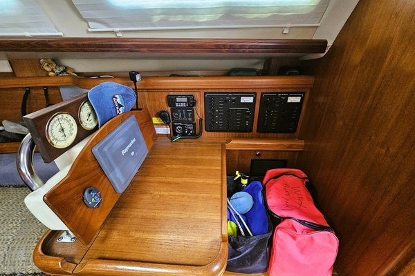 Channel Surfer 41ft Hunter Yacht For Sale