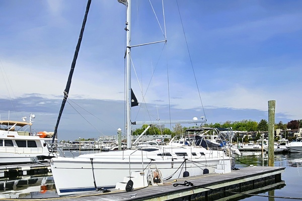 Channel Surfer 41ft Hunter Yacht For Sale