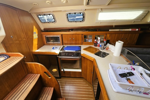 Channel Surfer 41ft Hunter Yacht For Sale