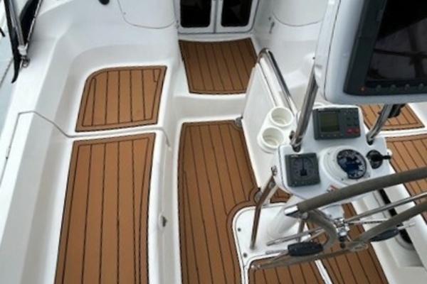 Channel Surfer 41ft Hunter Yacht For Sale