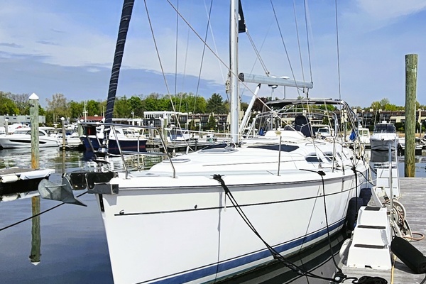 Channel Surfer 41ft Hunter Yacht For Sale
