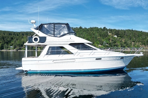 37-ft-Bayliner-1998-3788-Maple Bay British Columbia Canada yacht for sale