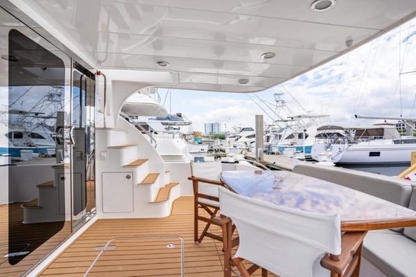 2011 Hatteras 64