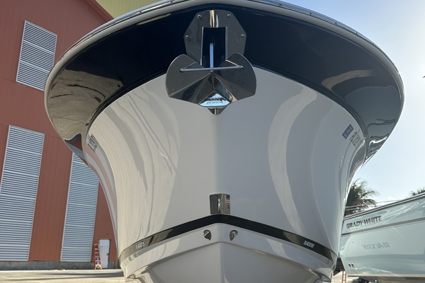 Blackfin 272 CC - Bow Profile