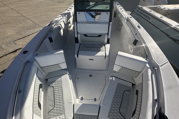 Blackfin 272 CC - Bow Seating