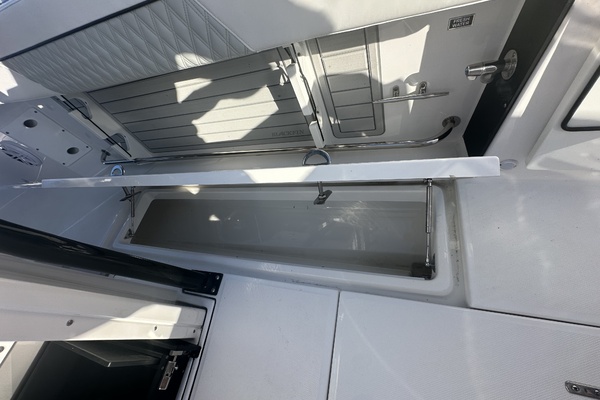 Blackfin 272 CC - Cockpit Storage