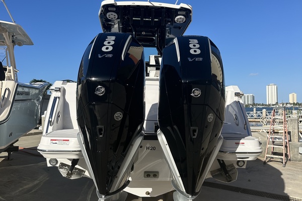 Blackfin 272 CC - Twin Mercury V8 300HP 
