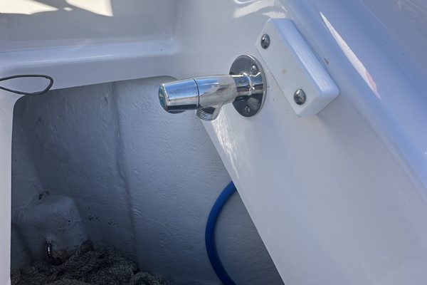 Blackfin 272 CC - Bow Storage