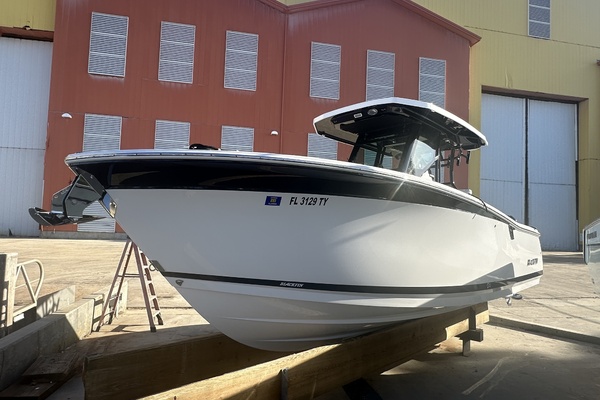 Blackfin 272 CC - Bow Profile