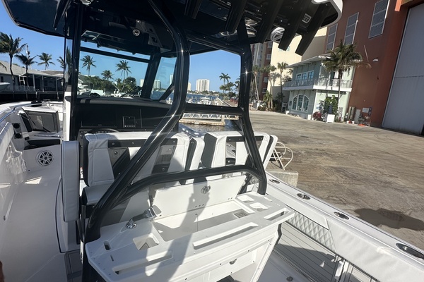 Blackfin 272 CC - Helm Station
