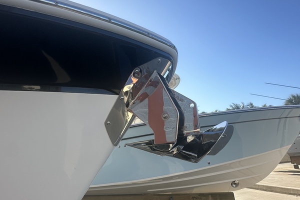 Blackfin 272 CC - Bow Anchor