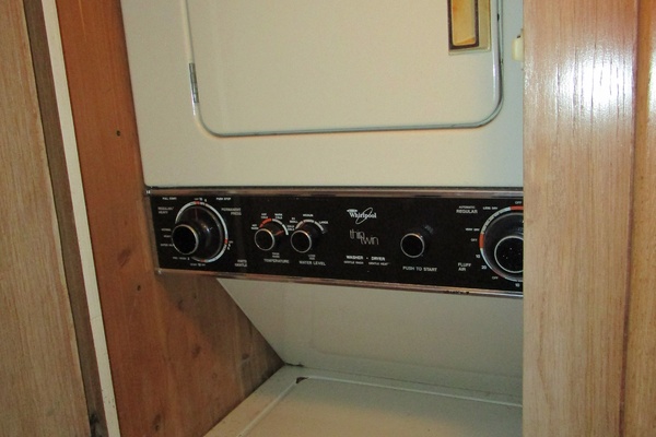 THIS OLD HATT 53ft Hatteras Yacht For Sale