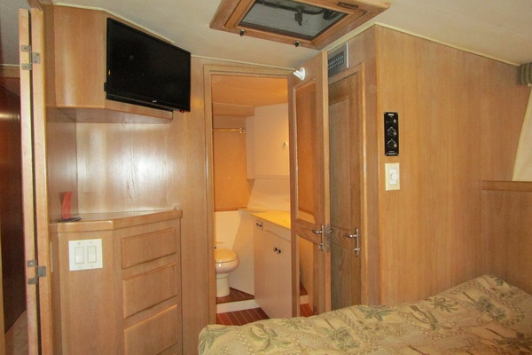 THIS OLD HATT 53ft Hatteras Yacht For Sale