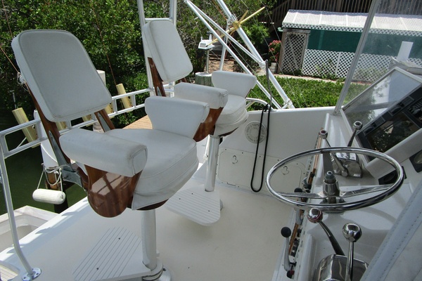 THIS OLD HATT 53ft Hatteras Yacht For Sale