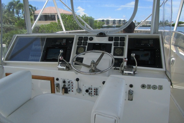 THIS OLD HATT 53ft Hatteras Yacht For Sale