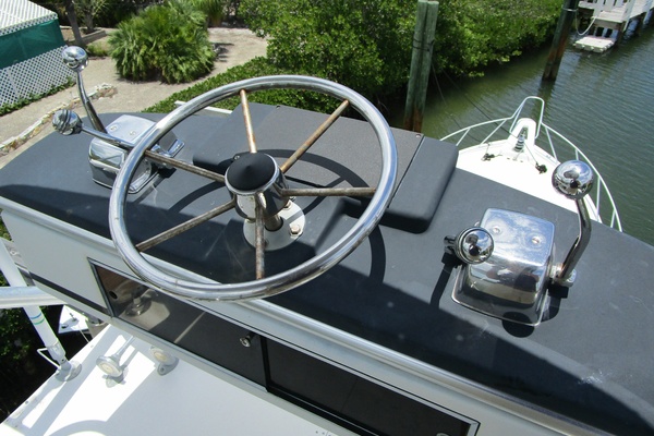 THIS OLD HATT 53ft Hatteras Yacht For Sale