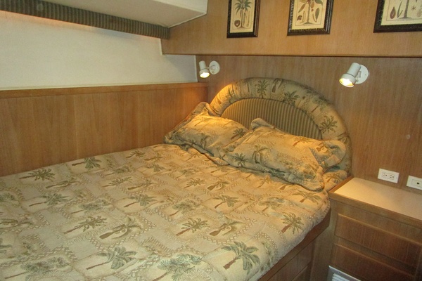 THIS OLD HATT 53ft Hatteras Yacht For Sale