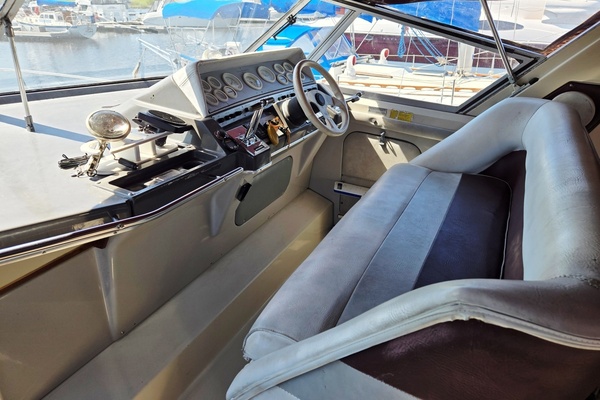 33ft Cruisers Yachts Yacht For Sale
