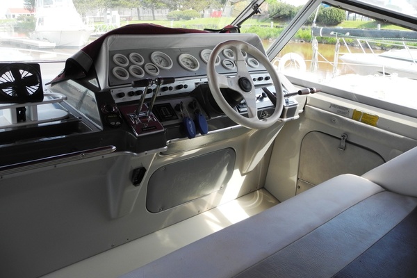 33ft Cruisers Yachts Yacht For Sale