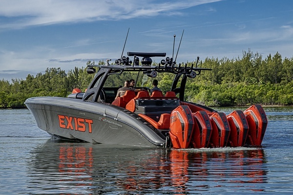 2021 Midnight Express 43