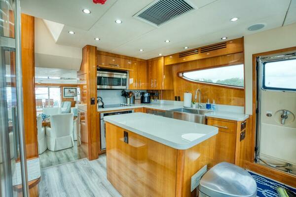MAJESTIK 80ft Hatteras Yacht For Sale