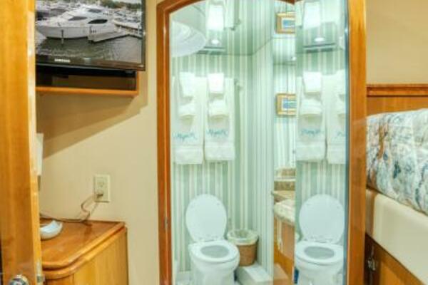 MAJESTIK 80ft Hatteras Yacht For Sale