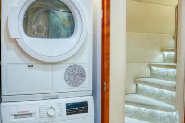MAJESTIK 80ft Hatteras Yacht For Sale