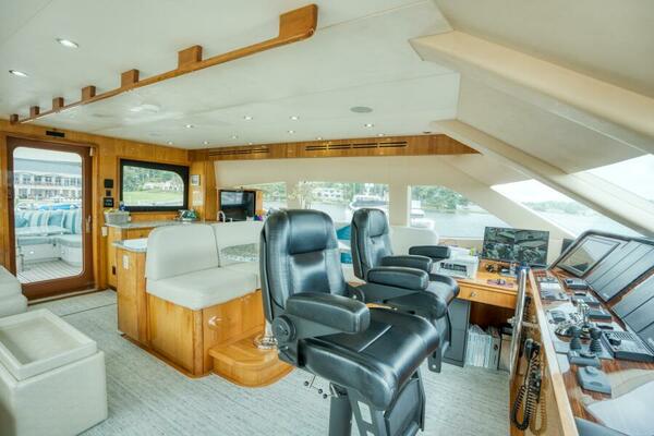 MAJESTIK 80ft Hatteras Yacht For Sale