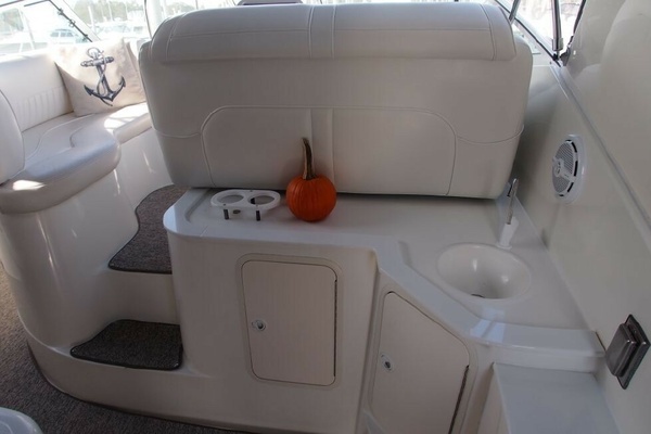 Photo of the 2002 Cruisers Yachts 3572