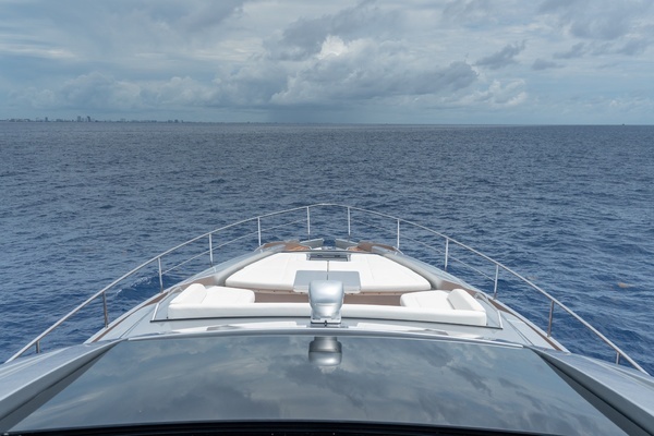 Pershing 8X Yacht For Sale
