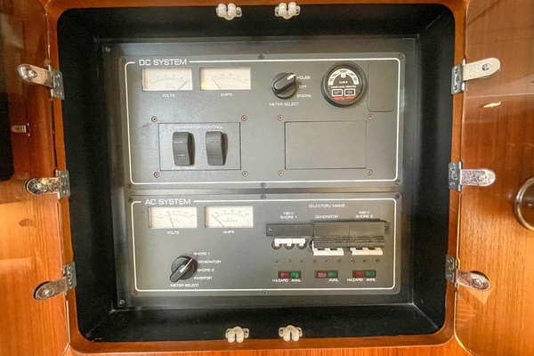 2004 Tiara 3800 Open DC/AC panel