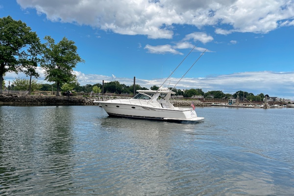 2004 Tiara 3800 Open port beam