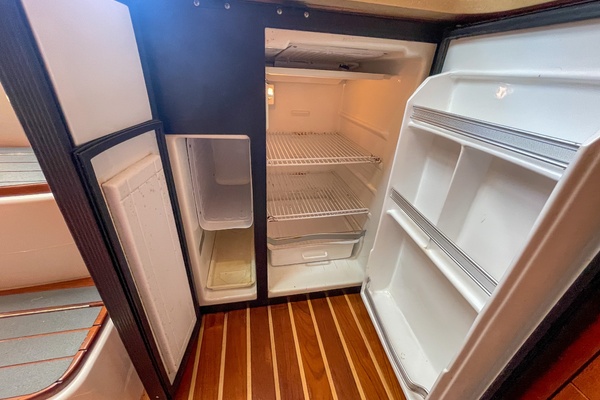 2004 Tiara 3800 Open side-by-side refrigerator