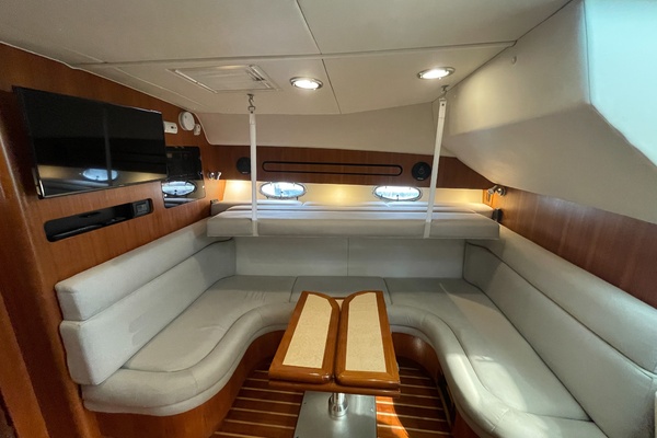 2004 Tiara 3800 Open trundle bed down