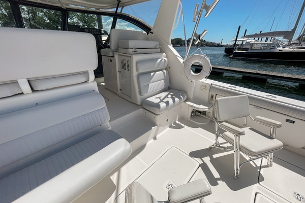 2004 Tiara 3800 Open aft deck seating