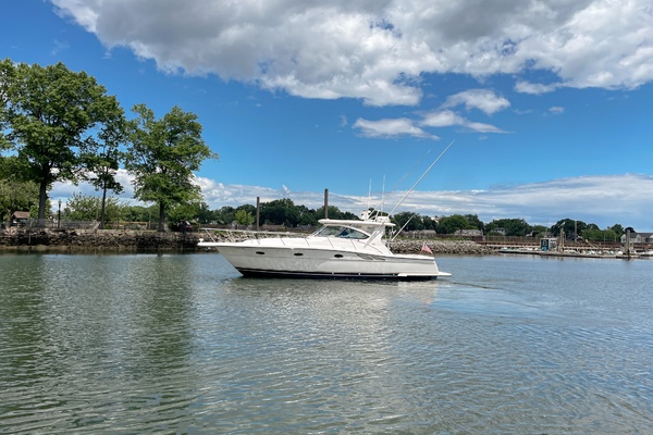 2004 Tiara 3800 Open port beam