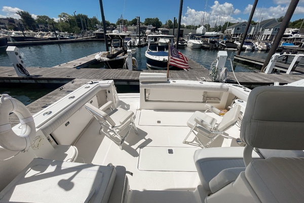 2004 Tiara 3800 Open aft deck