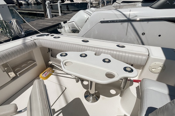 2004 Tiara 3800 Open fish table