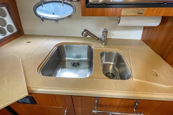 2004 Tiara 3800 Open double-basin galley sink