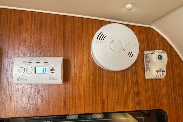 2004 Tiara 3800 Open Co2 and smoke alarms