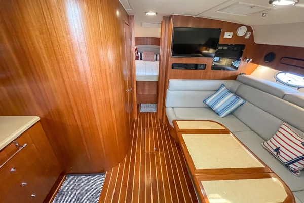 2004 Tiara 3800 Open starboard salon