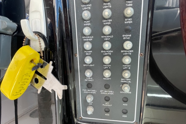 2004 Tiara 3800 Open helm breaker panel