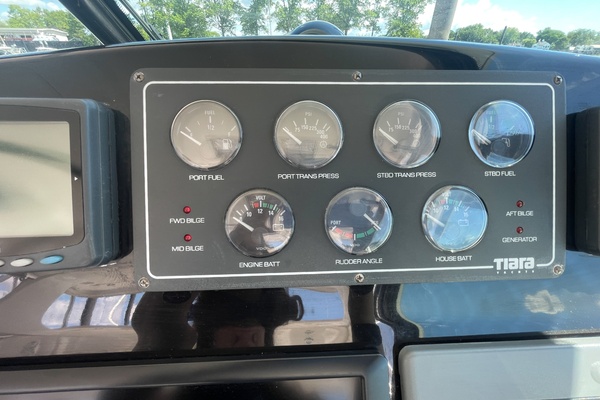 2004 Tiara 3800 Open helm guages