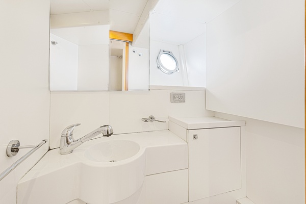 PAPAITO 80ft Ferretti Yachts Yacht For Sale