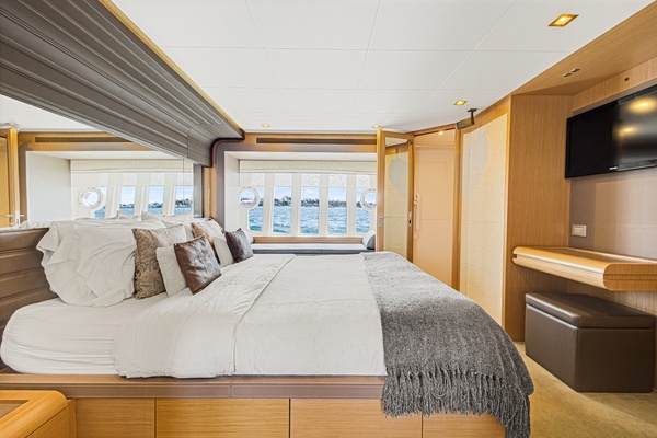 PAPAITO 80ft Ferretti Yachts Yacht For Sale