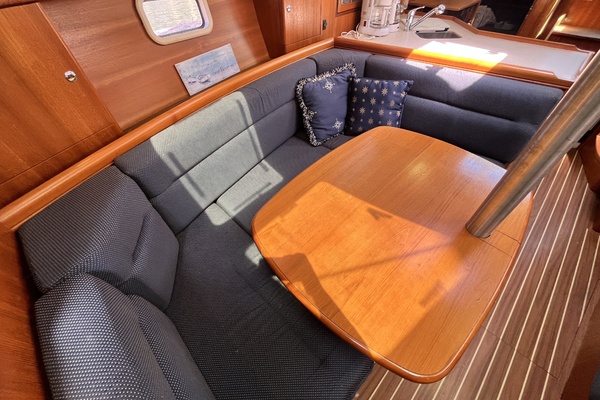 Laura Marie 36ft Hunter Yacht For Sale