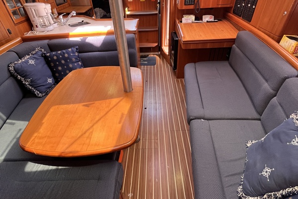 Laura Marie 36ft Hunter Yacht For Sale
