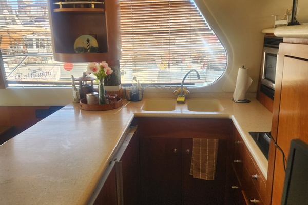 Moonstruck 53ft Carver Yacht For Sale